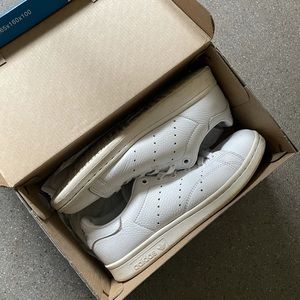 Adidas Stan Smith women size 6